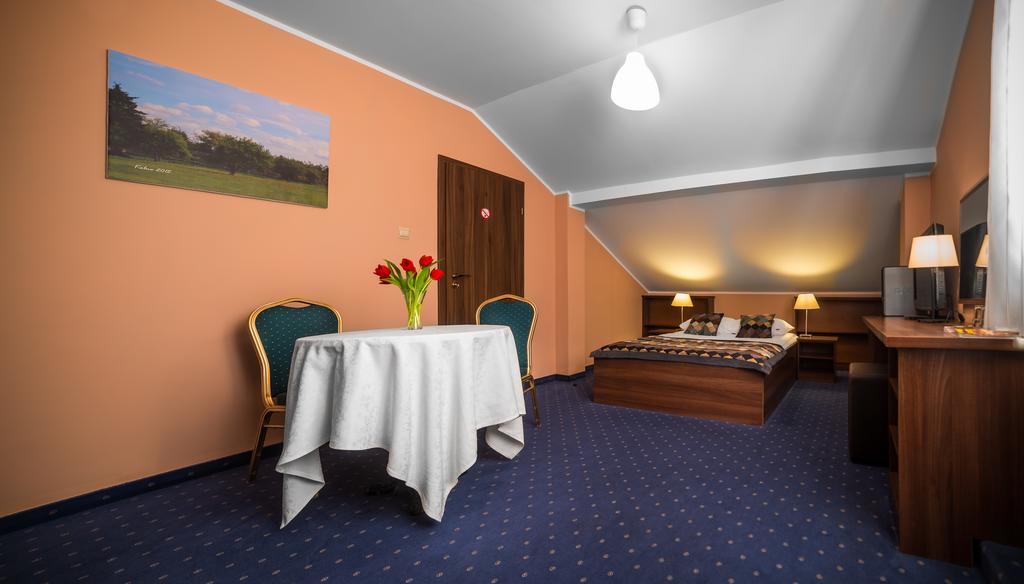 Hotel Colnus Kolno  外观 照片